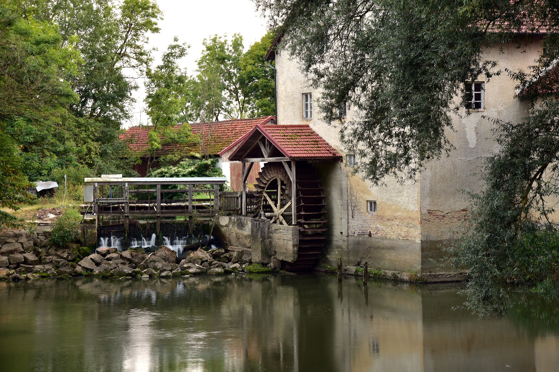 Les moulins et tourneries au fil